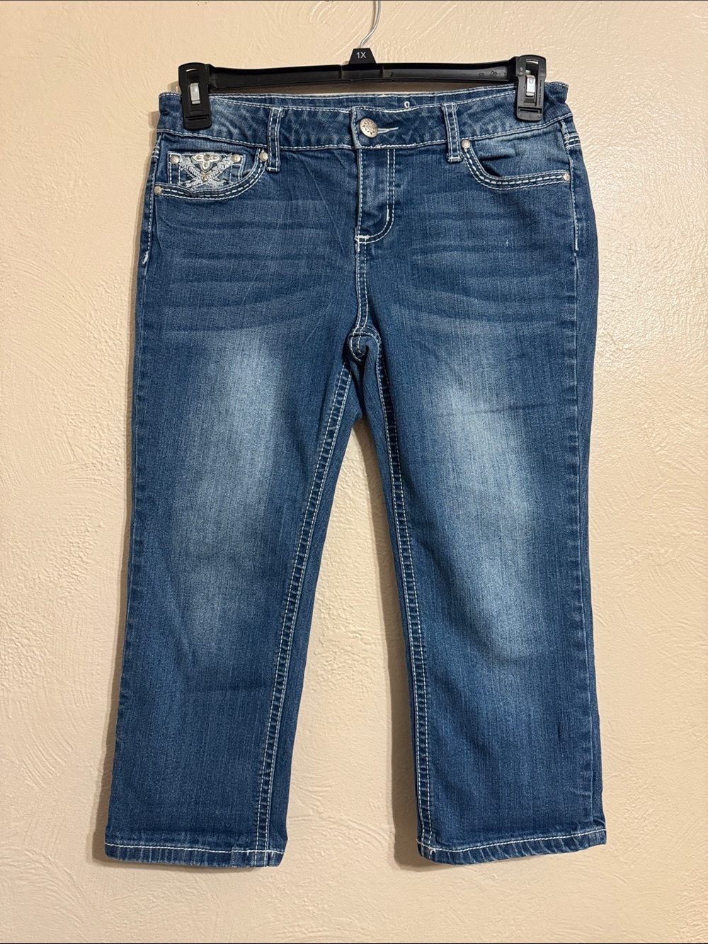 Soundgirl Women's Blue Capri Jeans with Faded Detail